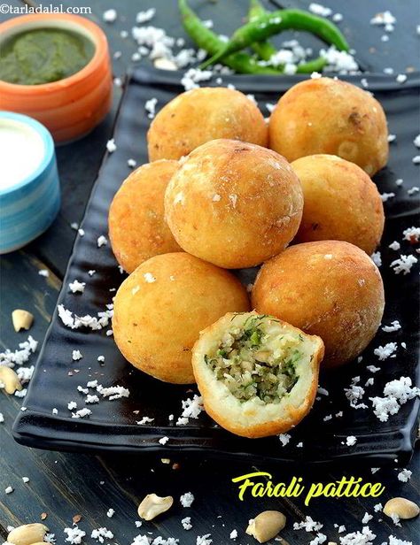 Farali Pattice Recipe ( Mumbai Roadside Recipes ), Faraali Pattice Farali Pattice, Farali Recipes, Navratri Recipes, Gujarati Snacks, Mumbai Street Food, Evening Snacks, Grated Coconut, Indian Snack Recipes, Indian Snacks