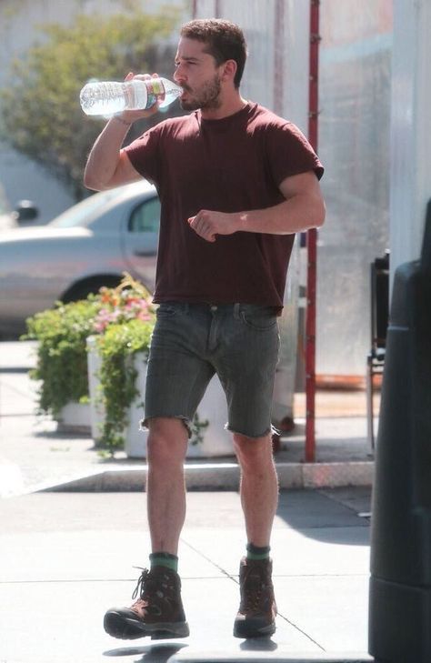 Shia LaBeouf. Shia Labeouf Style, Bun Outfit, Mens Fasion, Shia Labeouf, Gym Fits, Style Accessories, Toms Shoes, Fashion Books, Mens Street Style