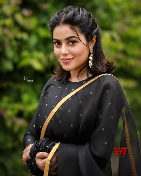 Short Ethnic Hairstyles, Simple Hairstyle For Saree, Shamna Kasim, Hairstyles For Gowns, Hair Style On Saree, Saree Hairstyles, Engagement Hairstyles, Traditional Hairstyle, Hairdo Wedding