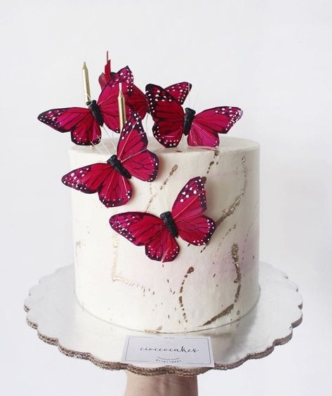 Striped Cakes, Quince Centerpieces, Teen Cakes, Striped Cake, Chocolate Sculptures, Elegant Cake, Red Cake, 40th Birthday Cakes, Butterfly Cakes