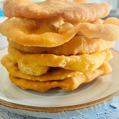 Navajo Fry Bread Indian Fry Bread Recipe Native Americans, Frybread Navajo, Fried Bread Breakfast, Navajo Fry Bread Recipe, Native American Fry Bread Recipe, Indian Fry Bread Recipe, Indigenous Recipes, Indian Taco, Navajo Fry Bread