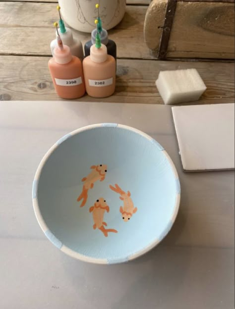 Soup Bowl Painting Ideas, Unique Pottery Painting Ideas, Pokemon Pottery Painting, Ocean Pottery Ideas, Pottery Painting Cup Ideas, Bowl Painting Ideas Aesthetic, Pottery Painting Bowls, Ceramics Ideas Painting, Pottery Bowl Painting