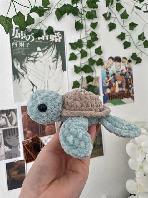 Crochet Inspo 🌊 Pattern by: @JillsCrochetSpace2 Crochet Sea Turtle, Turtle Plushie, Easy Crochet Animals, Mini Market, Crochet Frog, Crochet Turtle, Crochet Cow, Crochet Animals Free Patterns, Crochet Design Pattern