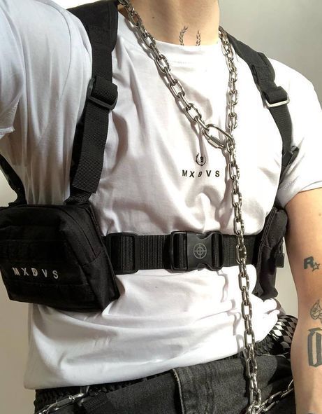 Techwear Harness, Mens Club Outfit, Gay Club Outfit, Chest Bag Streetwear, Techwear Bag, Men's Backpacks, Cargo Vest, Mens Fashion Urban, Tomboy Outfits