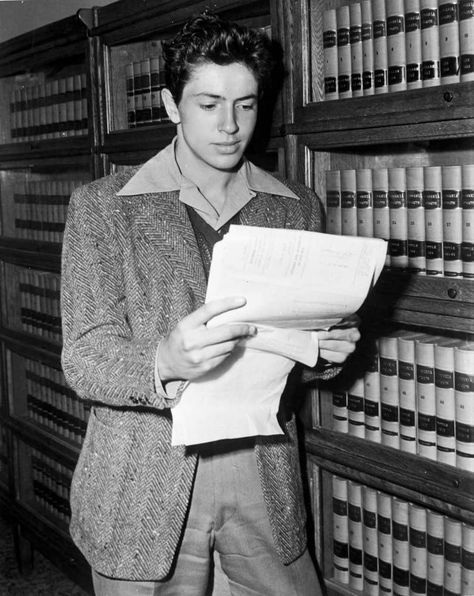 Farley Granger, Old Hollywood Actors, James Anderson, Hollywood Men, Alain Delon, He Loves Me, Hot Actors, Hollywood Actor, Vintage Pictures