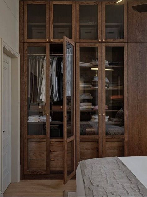 Cottage Wardrobe, Walkin Closets Design, Rustic Closet, Outfit Closet, Contemporary Closet, Wooden Closet, Wardrobe Fashion, Wardrobe Door Designs, Interior Design Mood Board