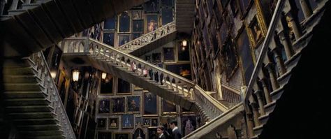 Hogwarts' moving staircases - how could I forget to add this?! Harry Potter Trivia Quiz, Regulus Acturus Black, Hogwarts Founders, The Prisoner Of Azkaban, Harry Potter Draco Malfoy, Hogwarts Aesthetic, Harry Potter Gif, Diagon Alley, Harry James