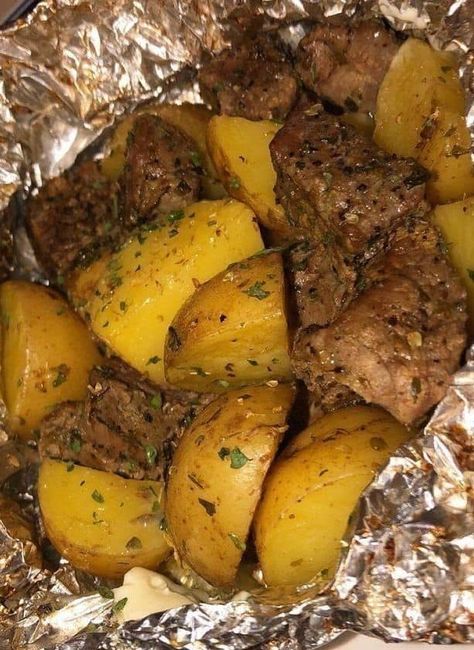 Foil Packet Potatoes, Steak And Potatoes, Garlic Steak, Steak Potatoes, Foil Pack Meals, Foil Packs, Butter Salmon, Top Sirloin Steak, Sirloin Steak