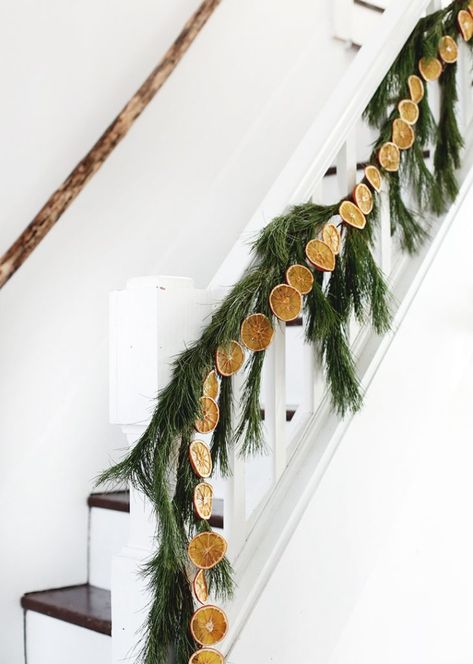 Dried Orange Garland, Boho Christmas Decor, Bohemian Christmas, Natural Christmas Decor, Garland Diy, Orange Garland, Natural Christmas, Christmas Inspo, Boho Christmas