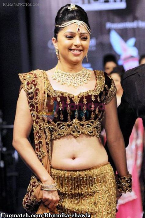 Bhumika Chawla (born Rachna Chawla on 21 August 1978) is an Indian actress. She made her film debut in the Telugu film Yuvakudu (2000). like : http://www.Unomatch.com/Bhumika-chawla/ Bhoomika Chawla, Bhumika Chawla, Hollywood Photo, Bollywood Photos, Bridal Outfit, Hindi Movie, Indian Bridal Fashion, Indian Fashion Designers, Bridal Fashion