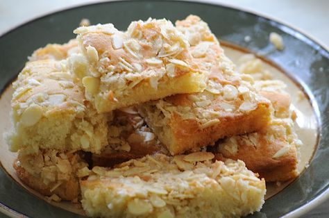 German Butter Cake, Almond Squares, German Cakes Recipes, Cake Boss Recipes, Cake Recipes At Home, German Desserts, German Cake, German Baking, Butter Cake Recipe