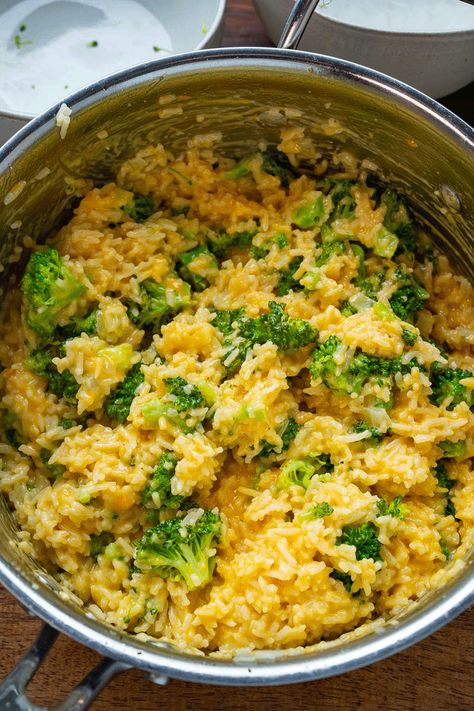 Broccoli Cheddar Rice One Pan Broccoli Cheddar Rice, Easy Cheesy Broccoli Rice, Best Chicken Side Dishes, Broccoli And Cheddar Rice, Cheesy Rice Recipe, Broccoli And Cheese Rice, Broccoli Cheddar Rice, Easy Rice Side Dishes, Cheddar Rice