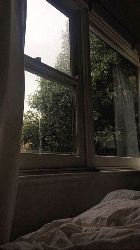 Rainy Day Aesthetic, I Love Rain, Cozy Aesthetic, Window View, Autumn Aesthetic, Dream Rooms, Nature Aesthetic, Dream Bedroom, Green Aesthetic