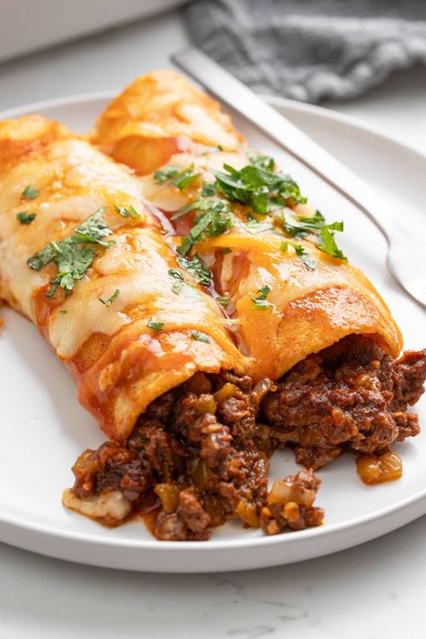 This easy ground beef enchiladas recipe takes simple ingredients and transforms them into delicious enchiladas smothered in sauce and cheese. Meat Enchiladas, Easy Mexican Food Recipes, Easy Ground Beef Enchiladas, Beef Enchiladas Recipe, Thanksgiving Food Crafts, Easy Enchilada Recipe, Beef Enchilada Recipe, Ground Beef Enchiladas, Beef Enchilada