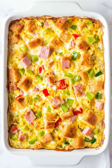 Looking for a delicious breakfast idea that's perfect for feeding a crowd? Try this mouthwatering breakfast casserole omelet loaded with veggies, cheese, and fluffy eggs! Whether you're hosting a brunch or simply want to meal prep for the week ahead, this recipe is sure to be a hit. Packed with flavor and easy to customize with your favorite ingredients, this breakfast casserole omelet is versatile and satisfying. Asparagus Egg Bake, Baked Omelet, Breakfast Egg Bake, Baked Breakfast Casserole, Asparagus Egg, Egg Casserole Recipes, Breakfast Lovers, Breakfast Casserole Easy, Omelet