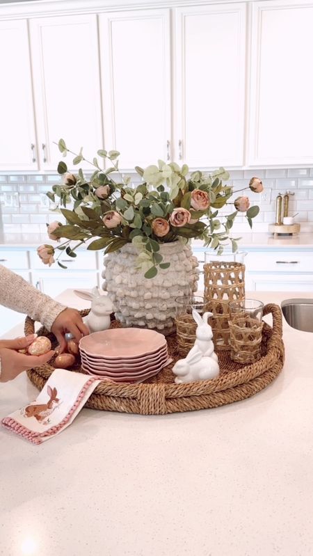 Two Tier Centerpiece Ideas, Kitchen Island Display Ideas, Island Table Decor Ideas, Spring Kitchen Table Decor, Fruit Basket Ideas Kitchen, Spring Dining Room Table Decor, Kitchen Countertops Decor, Island Centerpiece, Spring Kitchen Decor