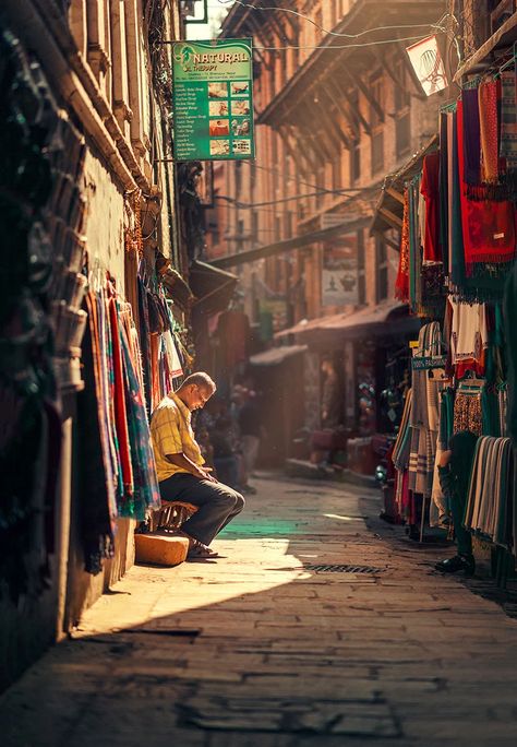 The Lighting in this Kathmandu Street Photography Series is Beautiful «TwistedSifter Indian Streets Aesthetic, Indian Street Aesthetic, Streetscape Photography, Indian Street Photography, Aesthetic Delhi, Bangalore Photography, India Aesthetic, Street Photography Urban, Street Photography People