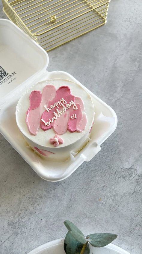 Best Friend Birthday Cake Ideas, Bento Cake For Best Friend, Best Friend Birthday Cake, Cake Designs For Girl, Coquette Birthday, Friends Birthday Cake, Small Birthday Cakes, Happy Birthday Rose, Box Cakes