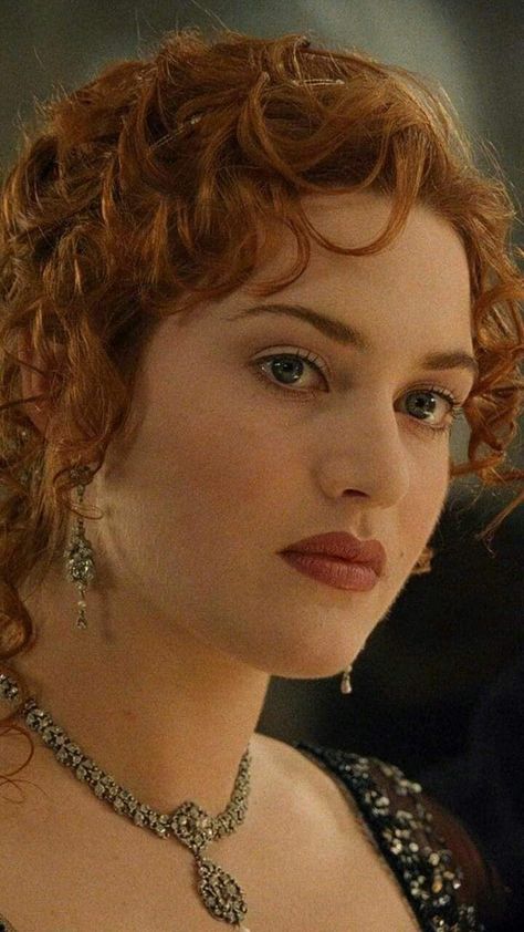 Kate Winslet Oscar, Kate Titanic, Titanic Kate Winslet, Kate Winslate, Rosé Portrait, Girls Night Dress, Best Pose For Photoshoot, Portrait Sketches, Princesa Diana