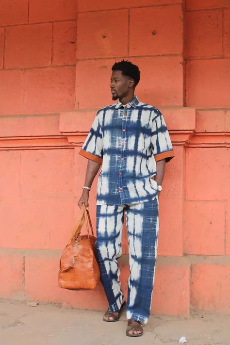 Set Menaka by sarakule - Adire & Indigo dye Fabrics - Afrikrea Adire Fabric Designs, Adire Styles For Men, Party Outfit Male, Shibori Dress, Wedding Blazer, Outfit Male, Tie Dye Clothing, African Indigo, Indigo Prints