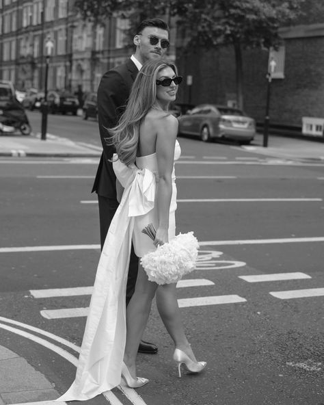 An Understatedly Chic and Beautiful Ceremony in London✨ Charlotte and Kieffer marked their 10th year together by exchanging vows in a heartfelt ceremony at the historic Old Marylebone Town Hall in London. With their families and beloved dog Bella around, the couple celebrated a legal union that set the stage for their lavish wedding in Rome, Italy. «We wanted our London legal ceremony to be a vibe and something we would look back at and remember. We loved this day, and it really showed that... Images Of Couples, Mejuri Rings, Old Marylebone Town Hall, Elopement Dresses, Marylebone Town Hall, Wedding In Rome, Elegant Engagement Photos, Lavish Wedding, Chelsea Wedding