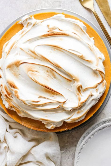 High-Protein Pumpkin Cheesecake - Fit Foodie Finds Brown Sugar Meringue, Brown Sugar Pie, The Perfect Cheesecake, Perfect Cheesecake, Meringue Topping, Fit Foodie Finds, Pumpkin Cheesecake Bars, Speed Foods, Sugar Pie