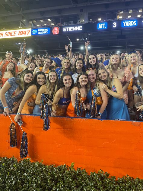 Florida Gators Aesthetic, Uf Aesthetic, University Of Florida Aesthetic, Uf Game Day, Uf Football, College Football Gameday, Florida University, Football Hair, College Lifestyle