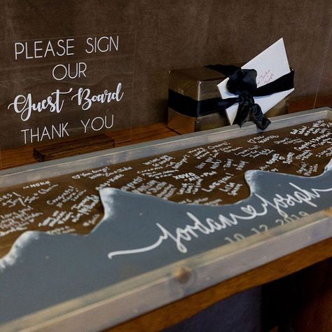 Unique Guest Book Alternatives, Wood Wedding Signs Rustic, Wedding Guest Signing, Guest Book Ideas, Wood Guest Book Wedding, Wooden Guest Book, Unique Guest Book, Wood Guest Book, Wedding Guest Books