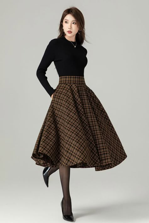 DETAILS: * 30% wool, 30% fiber, 40% polyester * fully satiny liner * Two side pockets * back zip closure * pleated skirt, circle skirt * High waist skirt * below the knee skirt * Perfect for Winter, autumn * Lean More about the items From the FAQs on the page bottom * More plaid: https://etsy.me/3OZZf8J MODEL SIZE Bust 85 cm(33.4")  Waist 67 cm(26.7")  Height 168cm (5' 6") She wears size XS CUSTOM MADE SERVICE If you * Change other color * Can't find your size in our size Chart * Change the Styl Skirts Ideas, Skirt Tulle, Fest Outfits, Academia Outfits, Effortlessly Chic Outfits, Fall Skirts, Autumn Outfits, Looks Chic, Plaid Skirt