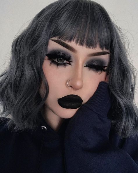 𝑨𝒎𝒃𝒆𝒓⁷ on Instagram: “blue & grey 🌧 had bts’ new album on while doing my makeup so this look is pretty much inspired by that lol i’ve also never winked in pics…” Aesthetic Makeup Wallpaper, Classic Hybrid Lashes, Baby Braid Styles, Natural Glam Bridal Makeup, Black Eyeshadow Makeup, Valentine Day Aesthetic, Glam Bridal Makeup, Maquillage Goth, Edgy Makeup Looks