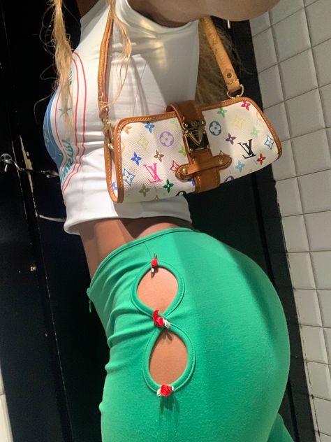 Louis Vuitton Aesthetic Outfit, Baddie Lifestyle, Louis Vuitton Murakami, Louis Vuitton Outfit, Elliana Walmsley, Black And White Lion, Louis Bag, Louis Vuitton Multicolor, Barbie Wardrobe