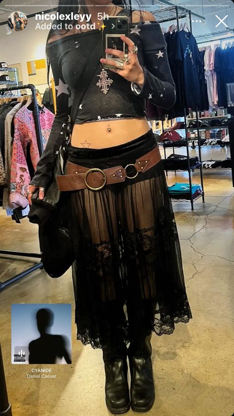 Goth Cowboy Boots Outfit, Gothic Festival Outfits, Earthy Goth Outfits, Pierce The Veil Outfits, Layered Outfits Grunge, Whimsical Goth Outfits, Pierce The Veil Concert Outfit, Layering Skirts, Grunge Punk Fashion