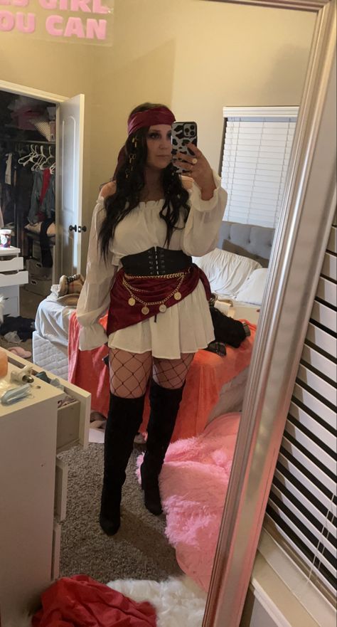 Pirate Halloween Costumes Plus Size, Diy Women Pirate Costume, At Home Pirate Costume, Pirate Costume Plus Size Women, Pirate Easy Costume, Jack Sparrow Halloween Costume Female, Captain Jack Sparrow Costume Women, Female Jack Sparrow Costume, Female Pirate Costume Ideas