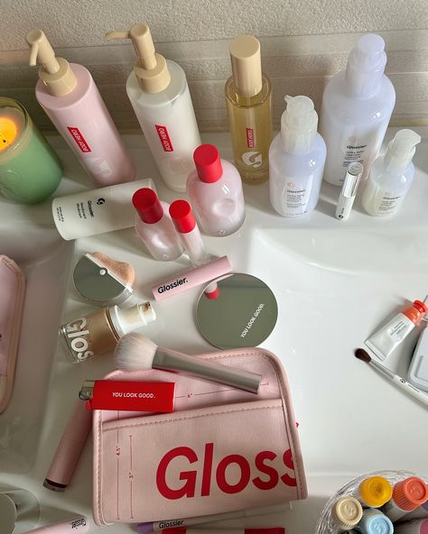 Glossier Room Aesthetic, Glossier Bathroom, Farah Core, Glossier Aesthetic, Skincare Obsession, Skincare Stuff, Tea Before Bed, Body Hero, Preppy Makeup