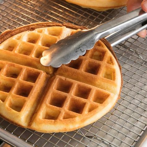 Sick of eating cold waffles as you cook them one-by-one? You don’t have to. You already have the perfect warming device sitting in your kitchen. Brunch Waffles, Make Ahead Brunch, Eggo Waffles, How To Make Waffles, Brunch Items, Crispy Waffle, Homemade Waffles, America's Test Kitchen, Americas Test Kitchen