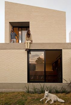 Facade Material, Arch House, Passive Design, Mexican Home, Brick Architecture, House Elevation, Design Strategy, House Architecture Design, Facade House