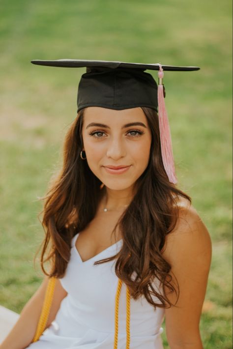 Grad Session, Cap And Gown Photos, Graduation Session, Graduation Pic Ideas, Cap And Gown Pictures, Graduation Pic, Nursing Graduation Pictures, Girl Graduation, Grad Photography