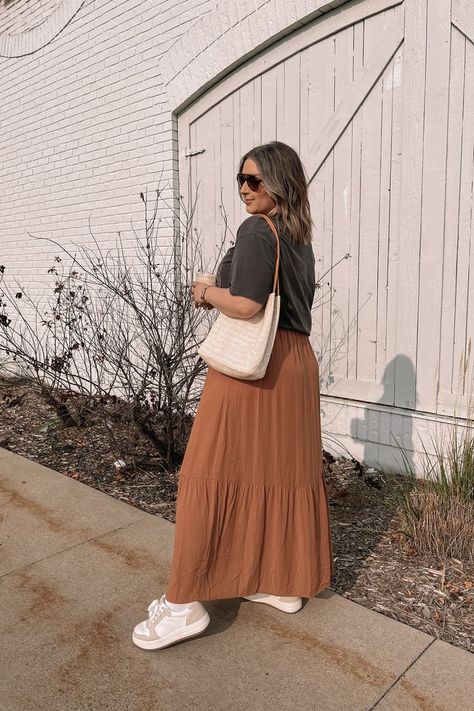 midsize fall outfit - maxi skirt and graphic tee Outfits Fall 2023, Fall 2023 Outfits, Midsize Fall Outfits, Fall 2023 Fashion Trends, Big Skirt, Fall 2023 Fashion, 2023 Outfits, 2023 Fashion Trends, Big Skirts