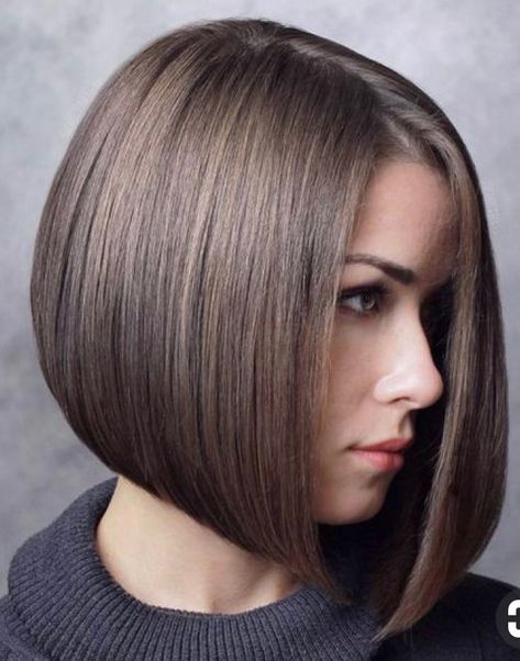 Sleek graduated bob Brunette Bob Haircut, Longbob Hair, Bob Pendek, Medium Brunette Hair, Graduated Bob, Brunette Bob, Wavy Bob Hairstyles, Medium Bob Hairstyles, Bob Haircut With Bangs