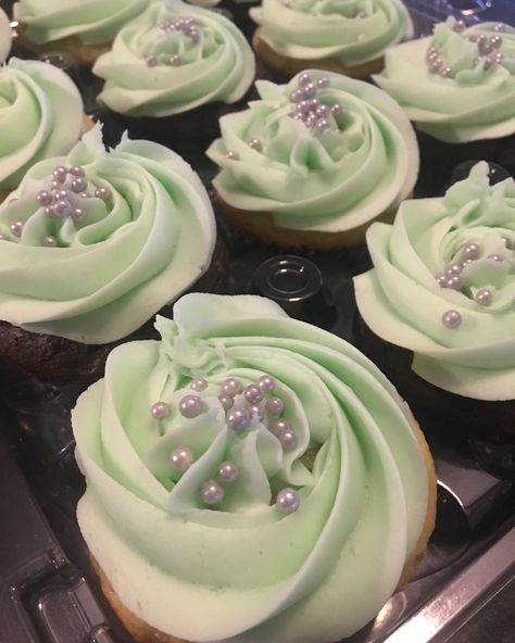 Mint Green/Silver Pearls Green And Silver Sweet 16, Mint Green Birthday Theme, Green And Silver Cupcakes, Mint Green Debut Theme, Mint Green Sweet 16 Decorations, Mint Theme Party, Mint Green And Silver Party Decorations, Mint Green Dessert Table, Mint Green Wedding Cake