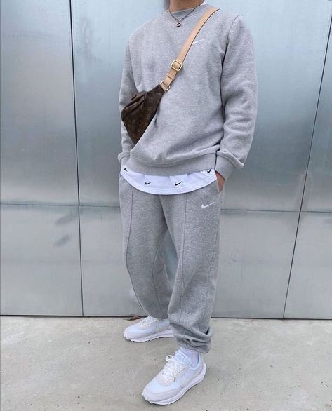 Streetwear Aesthetic Men, Grey Sweatpants Outfit Men, Gray Sweatpants Outfit, Streetwear Fashion Men, Highsnobiety Fashion, Streetwear Ideas, Outfits Stylish, Mens Fashion Edgy, Streetwear Mode