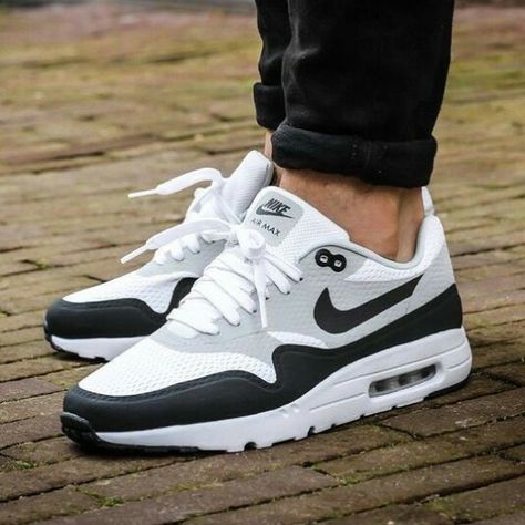 @AranzaDrive ❁ Tenis Air Max 90, Nike Air Max Mens, Sneakers Nike Air Max, Shoes Sneakers Jordans, Nike Air Shoes, Fresh Shoes, Nike Air Max 1, Hype Shoes, Mens Nike Shoes