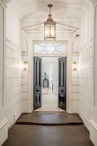 Front Door Transom, Door Transom, Trim Inspiration, Coworking Design, Transom Window, Ship Lap, London Townhouse, Entry Design, Chelsea London