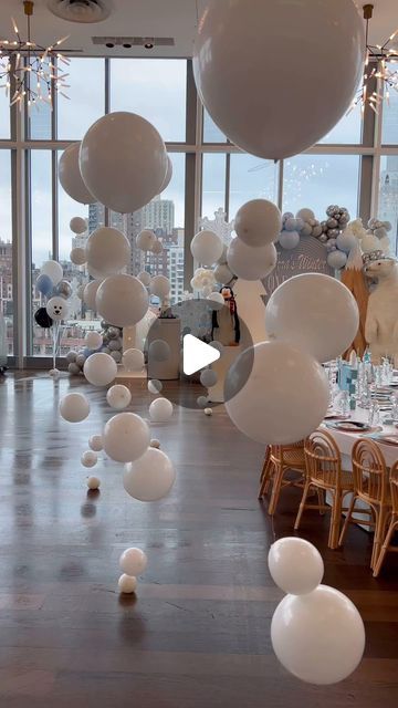 Perfête | Wedding and Celebration Inspiration on Instagram: "Ezra’s Winter Wonderland, how gorgeous!🐧🐻‍❄️

Via  @balloonsbycaro
Event Planner @rentafete 

___
#winterwonderland #winteronederland #winteronderlandparty #winteronederlandballoons #nyckidsparties #nyckids #nycparties #uppereastside #winterwonderlandballoons" Winter Wonderland Dance, Snow Themed Party, Winterwonder Land, Winter Wonderland Centerpieces, Winter Wonderland Party Theme, Baptism Themes, Winter Wonderland Birthday Party, Winter Wonderland Birthday, Wonderland Birthday