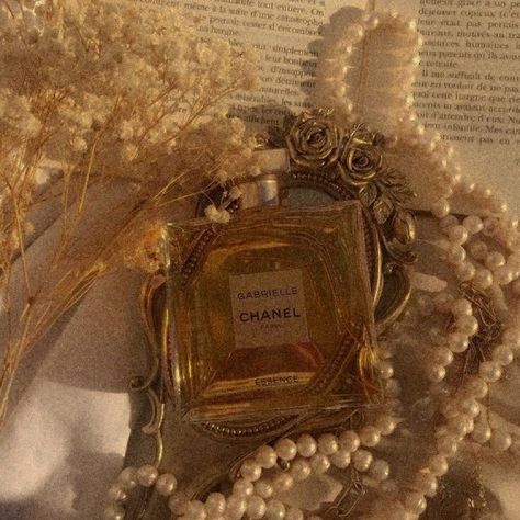 Coco Chanel Aesthetic, Perfume Aesthetic, Chanel Gabrielle, Chanel Aesthetic, Coco Chanel, Coco, Spray, Chanel, Make Your