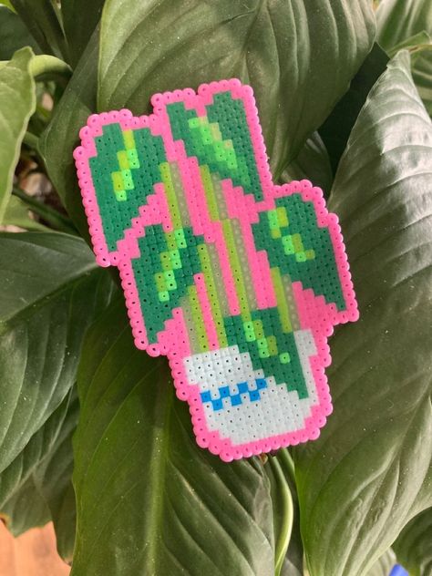 Cottagecore Perler Bead Patterns, Pixel Art Pattern Plants, Plant Hama Beads, Cool Peeler Beads, Plant Pearler Beads, Perler Bead Plant Pattern, Perler Bead Patterns Plants, Boho Perler Bead Patterns, Pastel Perler Bead Patterns