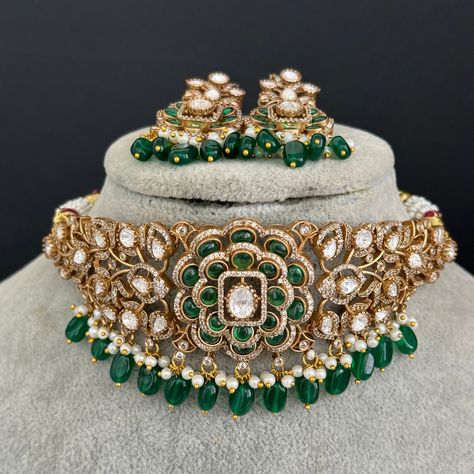 Vintage Indian Jewelry, Indian Choker Necklace, Bridal Diamond Necklace, Real Diamond Earrings, Bridal Jewelry Vintage, Groom Accessories, Fancy Jewellery Designs, Gold Wedding Jewelry, Gold Bride Jewelry