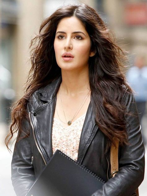 Katrina Kaif Photo, Neat Casual Outfits, Bollywood Girls, Katrina Kaif, Bollywood Celebrities, Desi Beauty, Bollywood Actress, Actresses, Celebrities