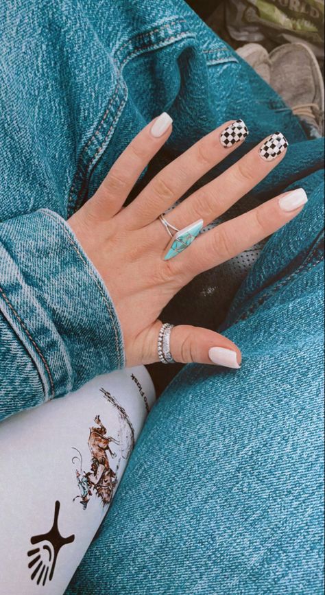 Neutral Aztec Nails, White Nails With Western Design, Nails 2023 Trends Western, Light Pink Western Nails, Nail Ideas Western Simple, Nails For Morgan Wallen Concert, Punchy Nails Acrylic, Cute Punchy Nails, Simplistic Nail Ideas