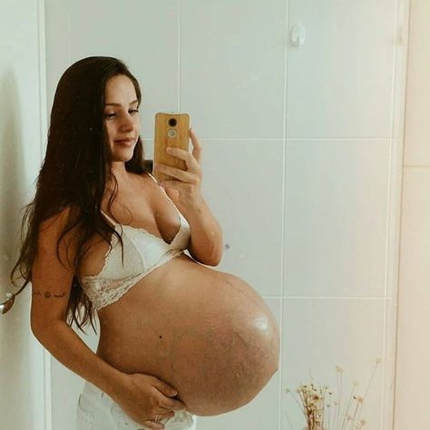 Beautiful bump carrying twins 😍💖💕 . 📷: @torrespatricia . Follow us ❤👉🏼 @super_pregnant007 🤰 __________ @super_pregnant007 | #super_pregnant007 . . . . . . . #preggers #pregnant #pregnantbelly #pregnancy #pregnantlife #parentstobe #pregnantfashion #cute_pregnancy #letterboard #letterboardquotes #parentlife #pregnantproblems #parentstobe #momtobe #babybump #vimedbarn #bf2018 #gravid #mammalivet #bf2019 Twin Belly, Twin Pregnancy Belly, Going Into Labor, Big Pregnant, Pregnancy Timeline, Belly Bump, Pregnant Model, Pretty Pregnant, Getting Ready For Baby